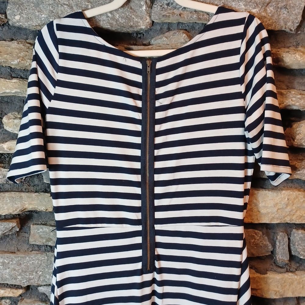 The Limited stripes midi dress sz medium - Picture 8 of 8